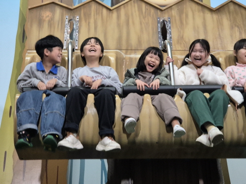 롯데월드KakaoTalk_20250311_105205172_04 (1).jpg