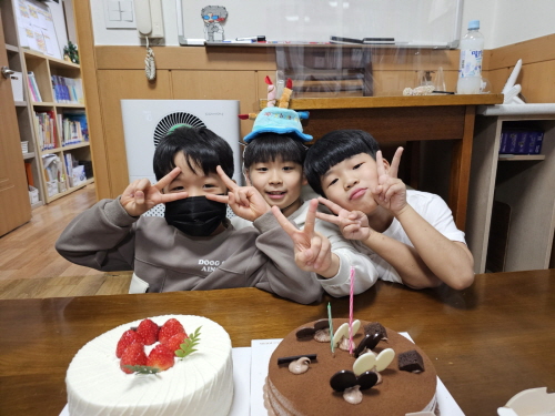 2월 생일잔치KakaoTalk_20240226_162721891.jpg